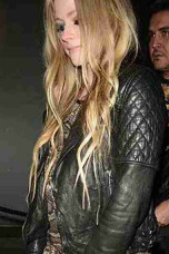 avril-lavigne-black-jacket