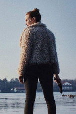 Villanelle Jodie Comer Killing Eve TV Series Beige Fur Jacket killing-eve-jodie-comer-fur-jacket