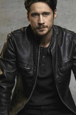 peter-gadiot-queen-of-the-south-jacket