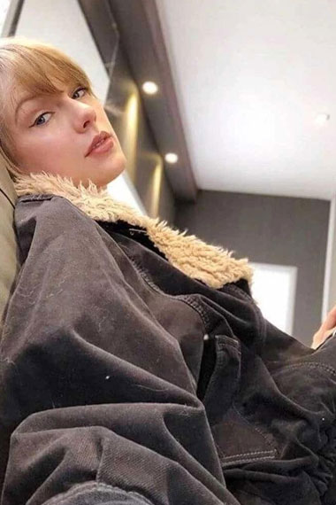 Singer Taylor Swift Casual Oversize Black Denim Sherpa Jacket