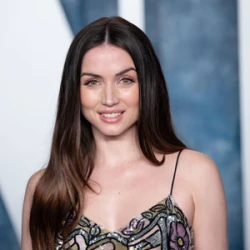 Ana de Armas Jackets (1)