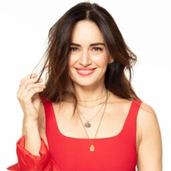 Ana de la Reguera Jackets (1)