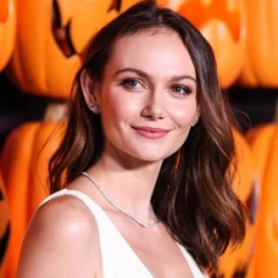 Andi Matichak Jackets (1)