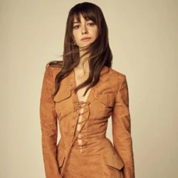 Daisy Edgar-Jones Jackets (1)