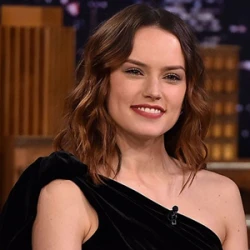 Daisy Ridley Jackets (3)
