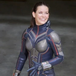 Evangeline Lilly Jackets (1)