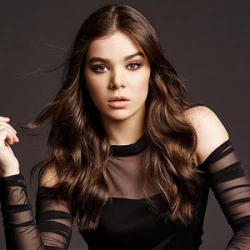 Hailee Steinfeld Jackets (4)