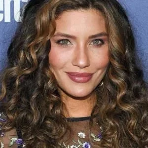 Juliana Harkavy TV Series Jackets And Outfits