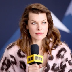 Milla Jovovich Jackets (2)