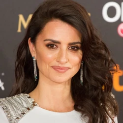 Penélope Cruz Jackets (1)