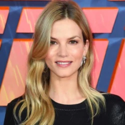 Sylvia Hoeks Jackets (2)