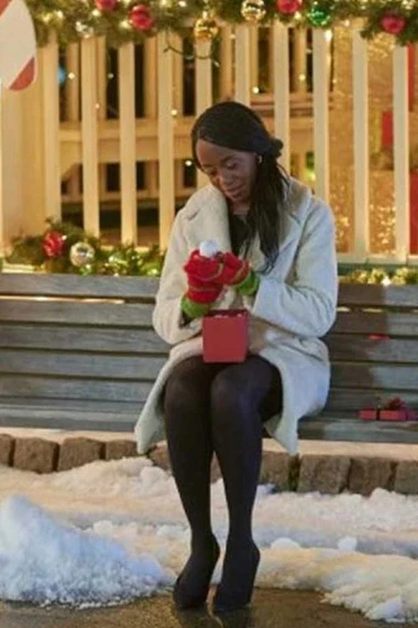 Hannah Rukiya Bernard Christmas In Evergreen White Trench Coat